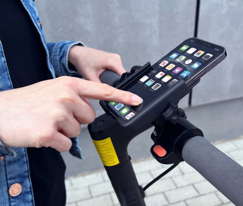 Metalowy uchwyt na telefon do roweru WBHBK3