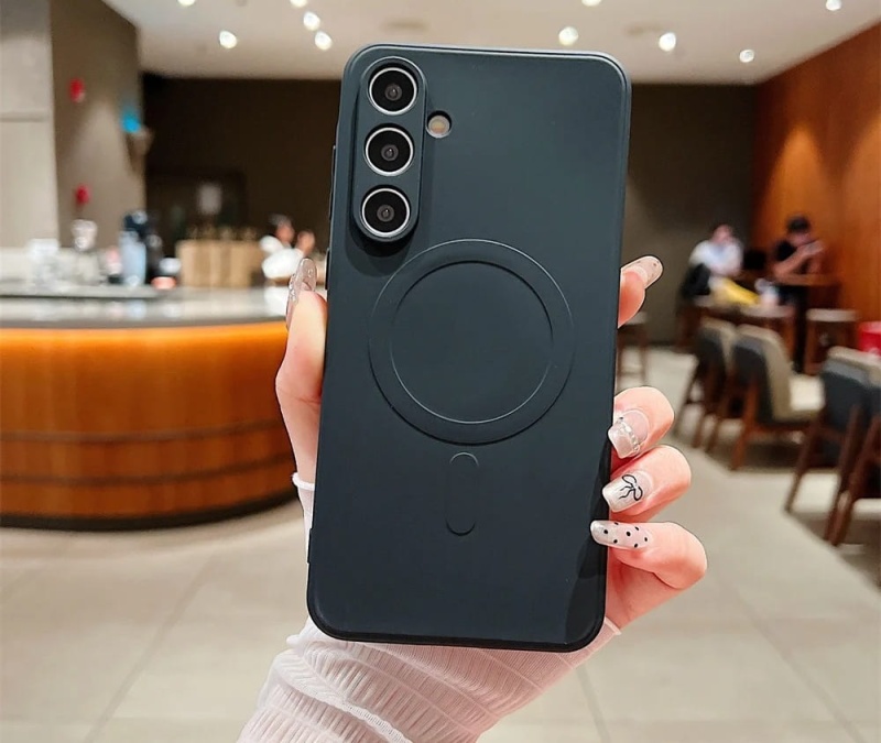 Etui Liquid Mag Safe Case do Samsung Galaxy S24 FE - Czarny