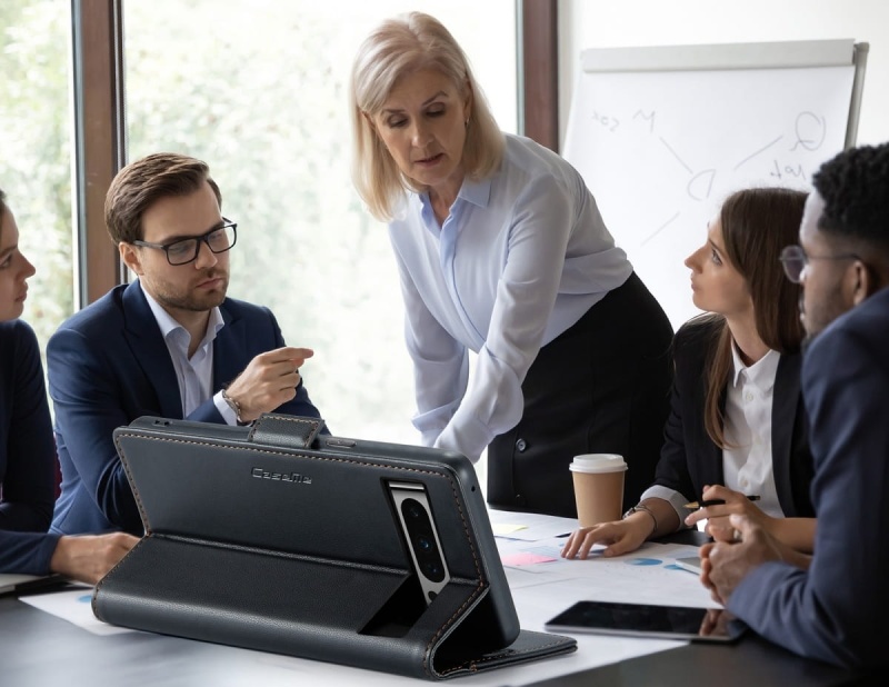 Etui Premium CaseMe Leather do Google Pixel 8 Pro - Czarny